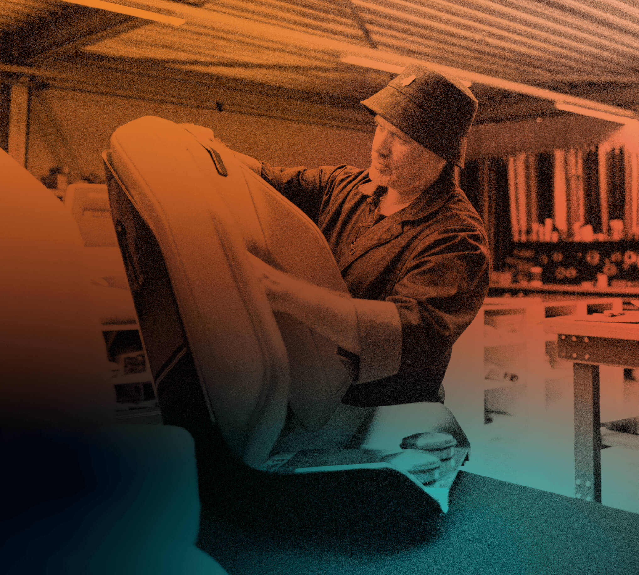 Home - Man werkt aan drivers seat - Coverworks